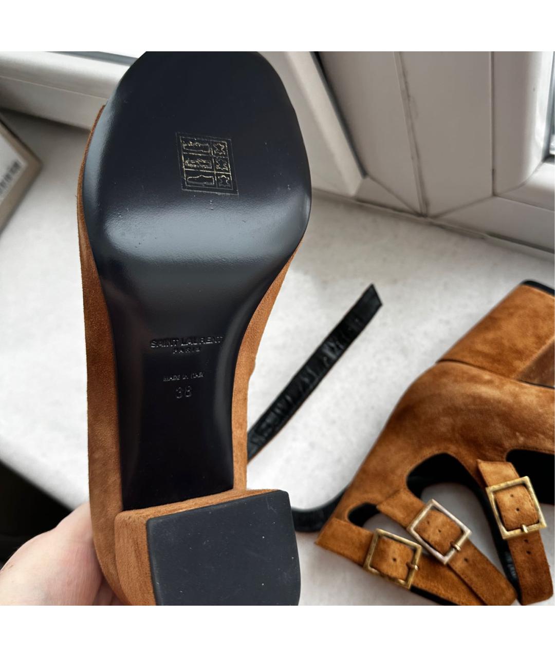 SAINT LAURENT Коричневые замшевые босоножки, фото 4
