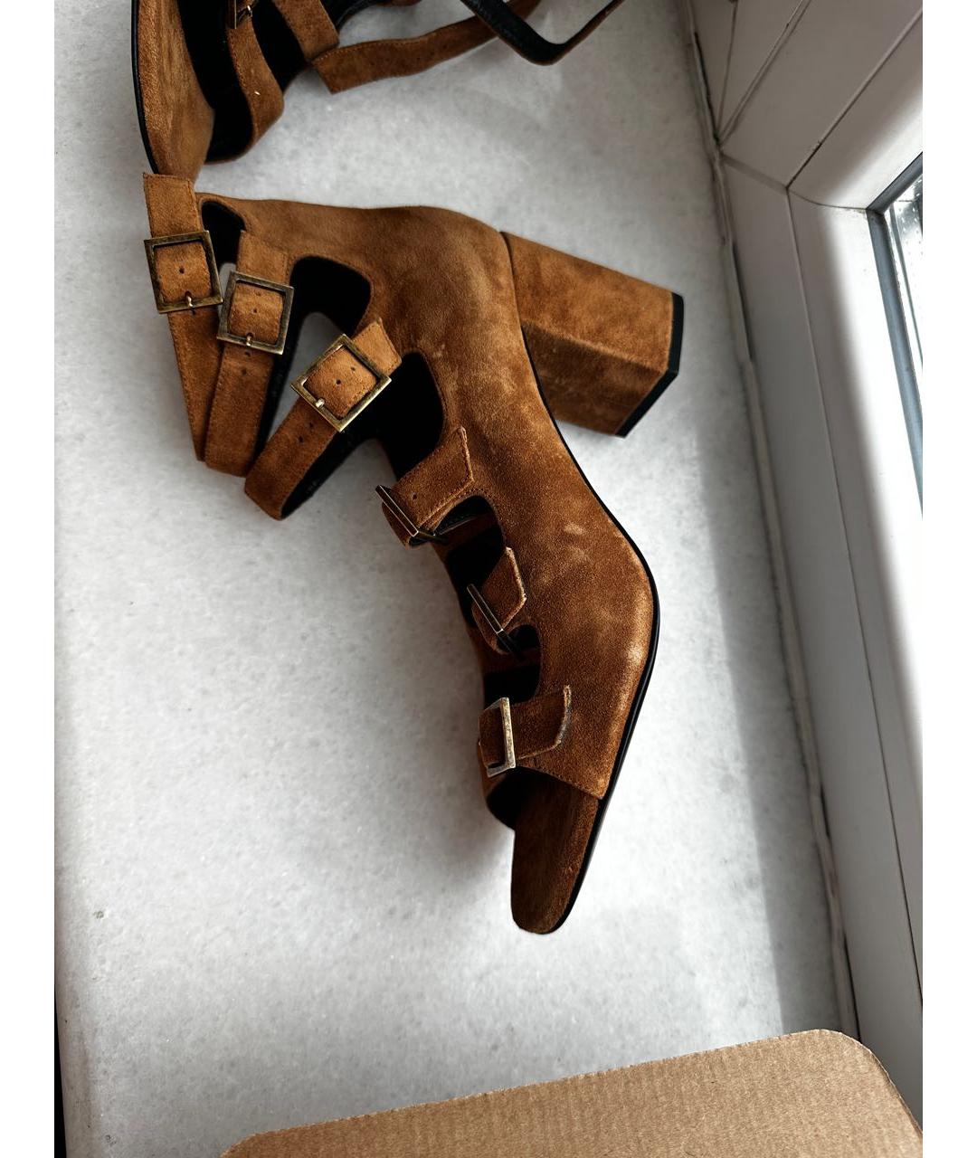 SAINT LAURENT Коричневые замшевые босоножки, фото 5