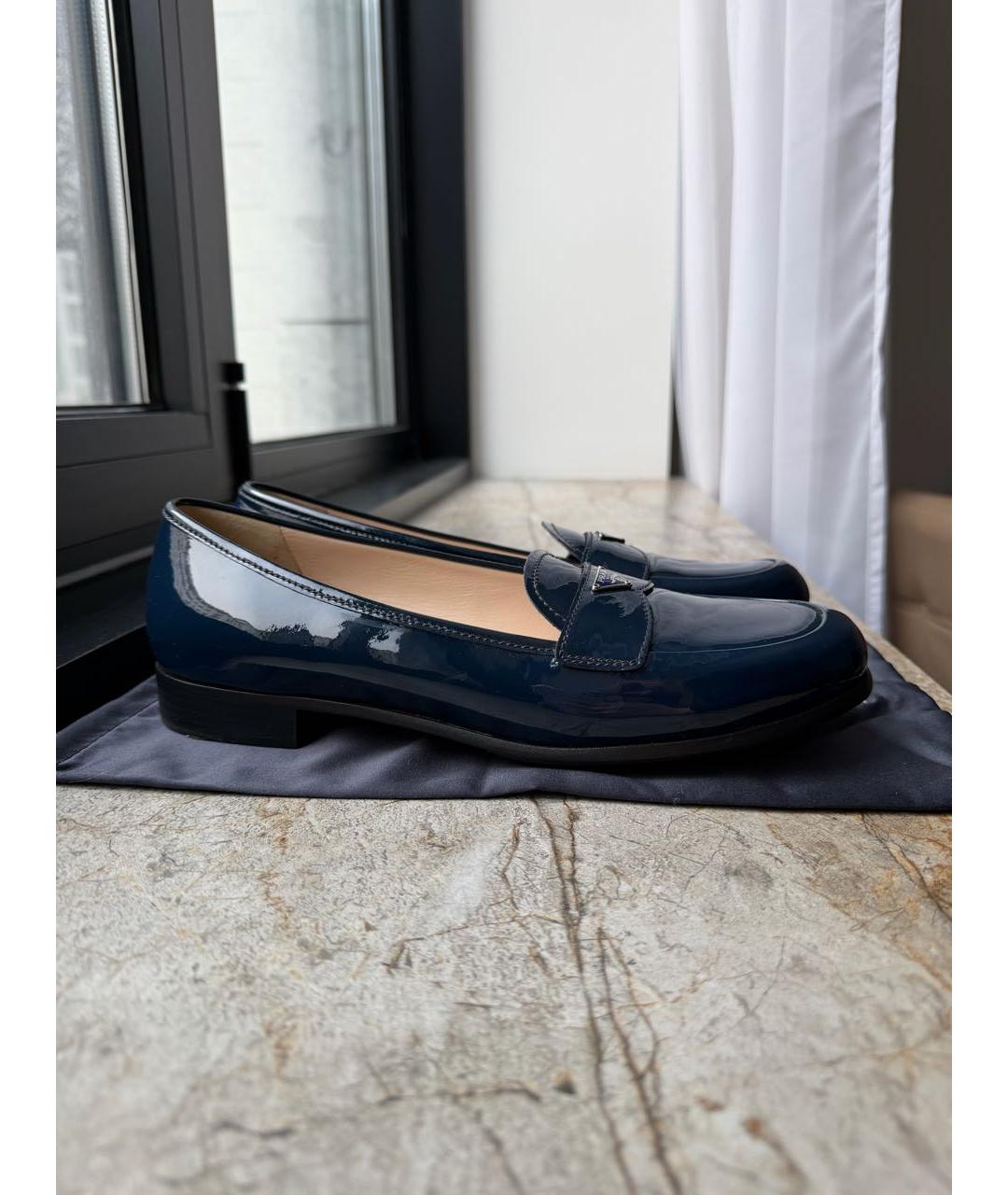 PRADA Темно-синие лоферы из лакированной кожи, фото 7