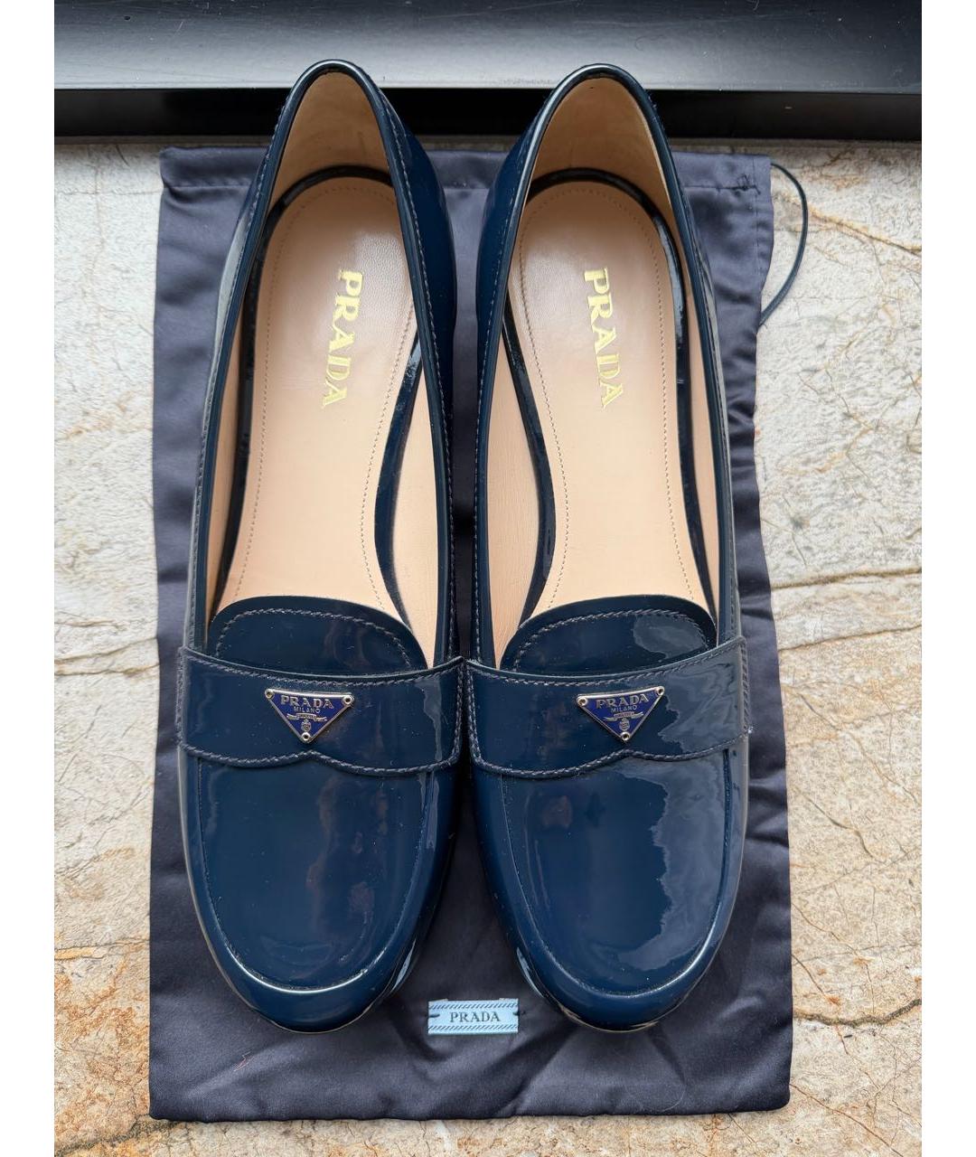 PRADA Темно-синие лоферы из лакированной кожи, фото 3