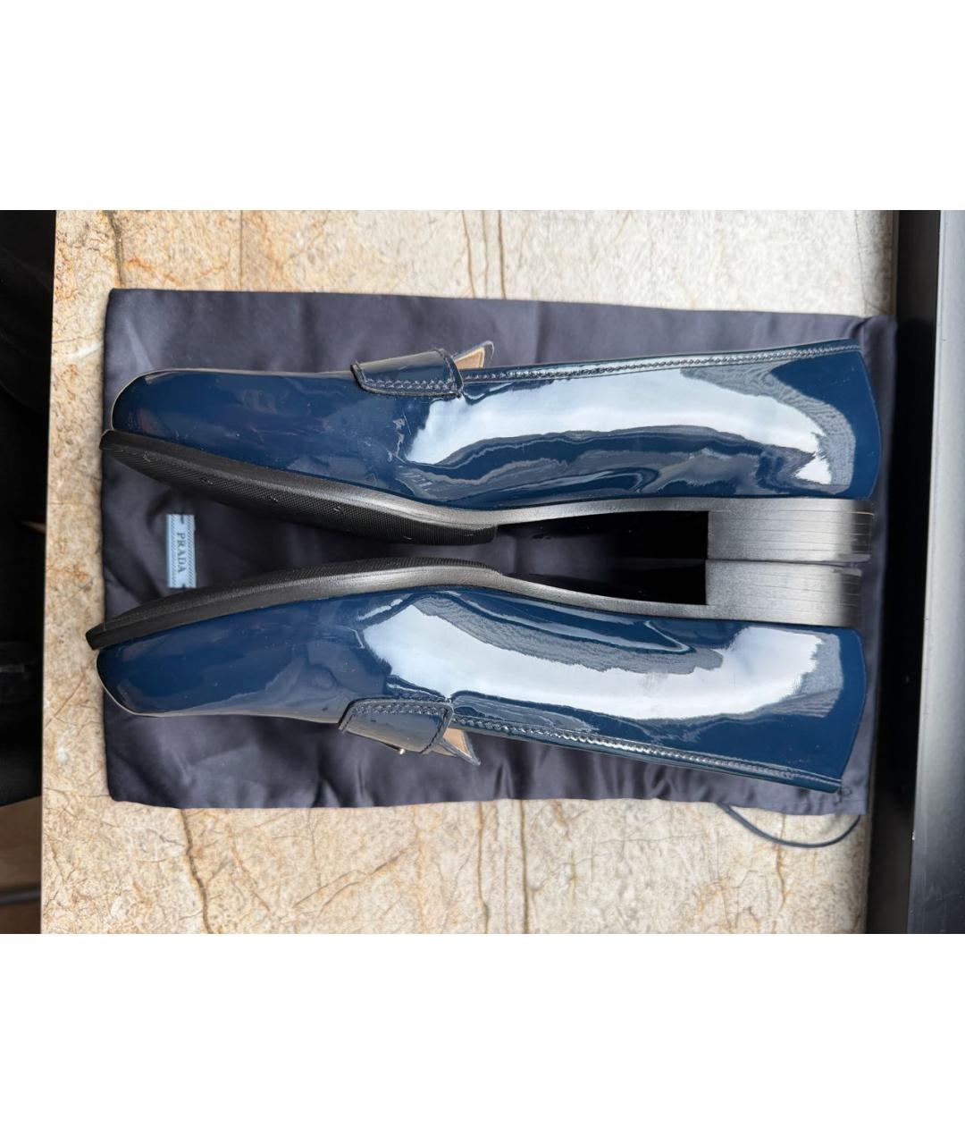 PRADA Темно-синие лоферы из лакированной кожи, фото 6