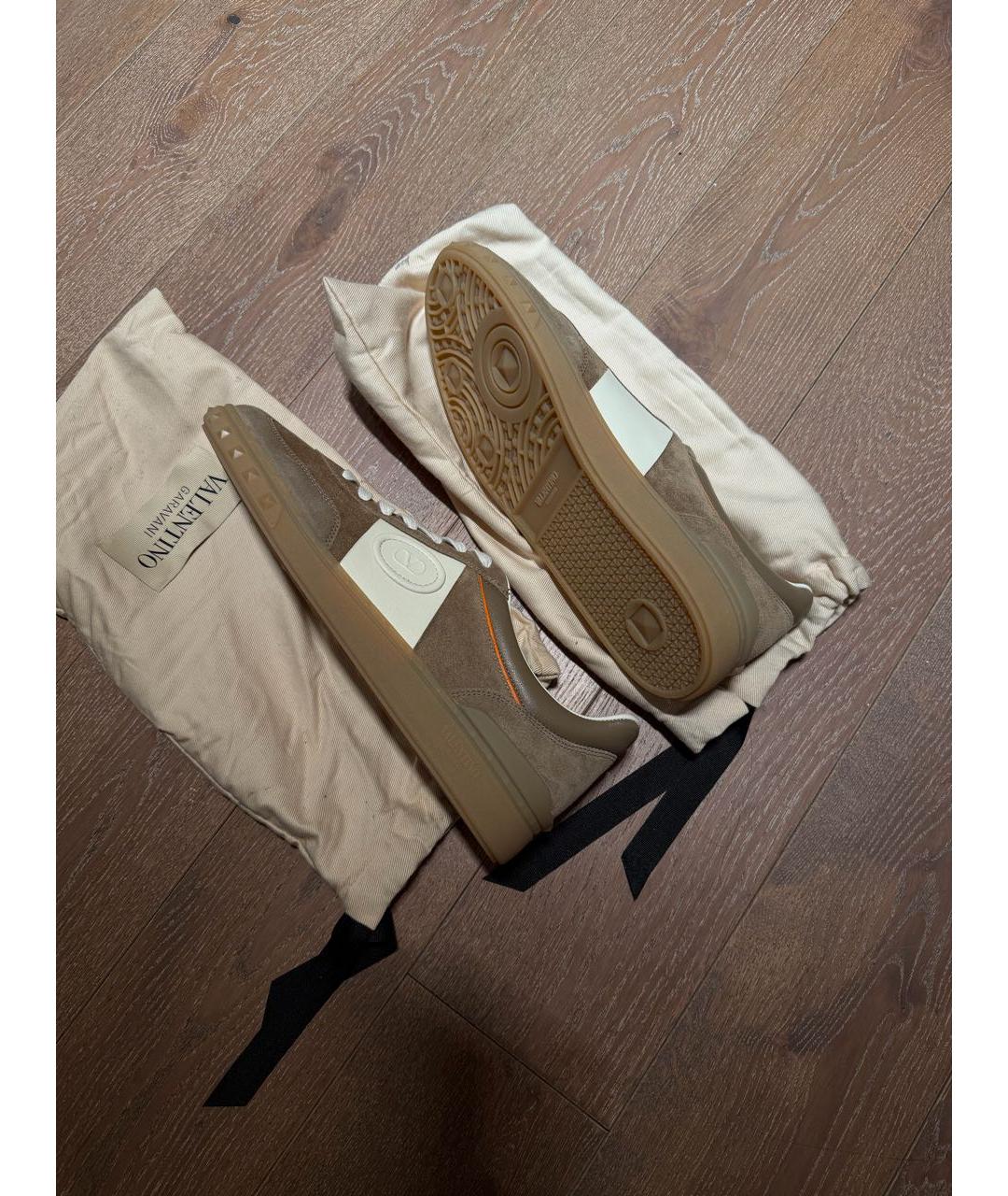 VALENTINO Бежевые замшевые низкие кроссовки / кеды, фото 3