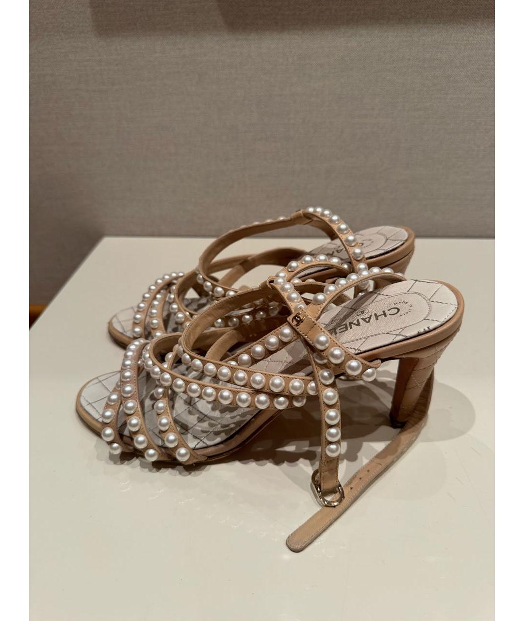 CHANEL Бежевые кожаные босоножки, фото 3