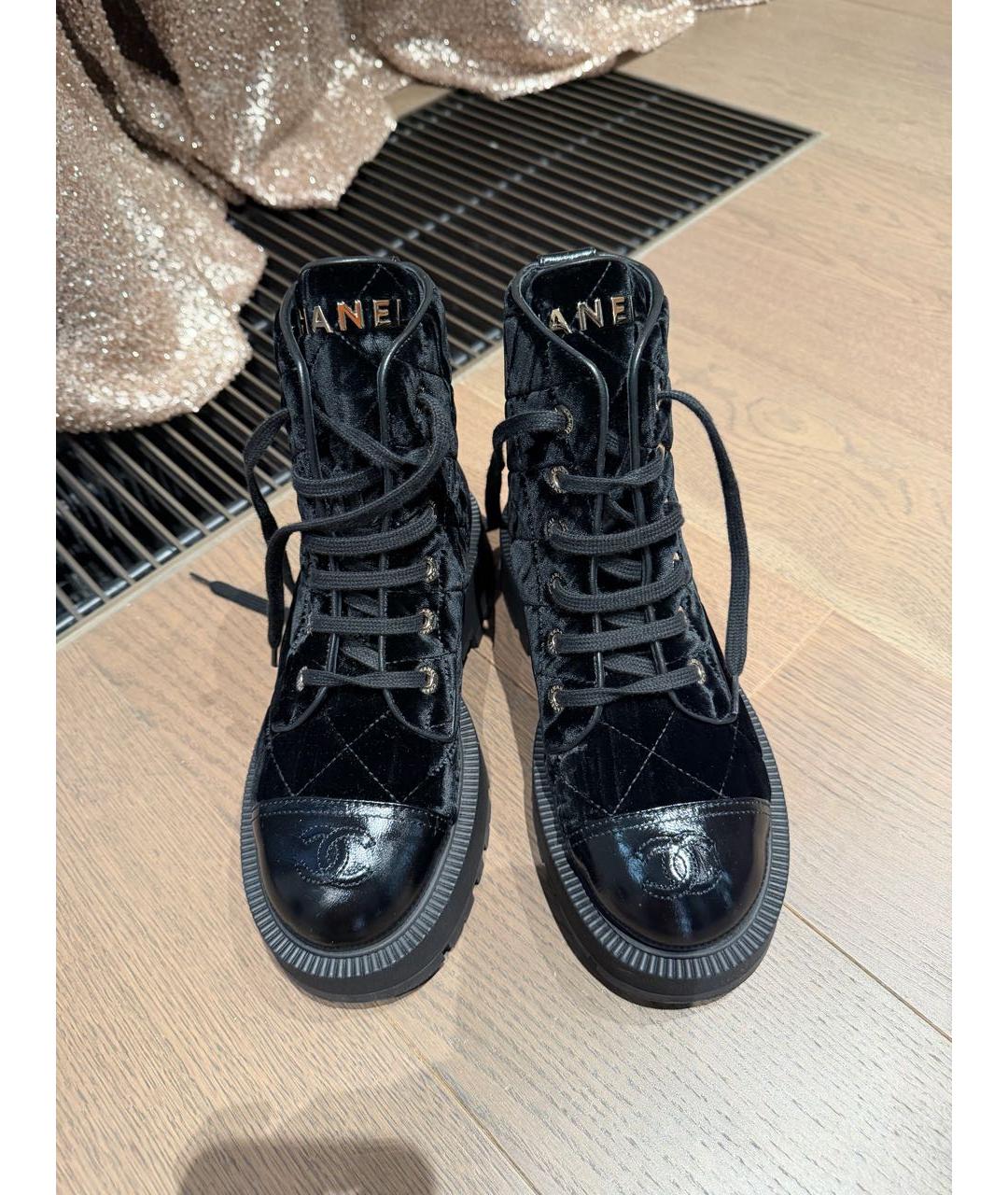 CHANEL Черные бархатные ботинки, фото 2