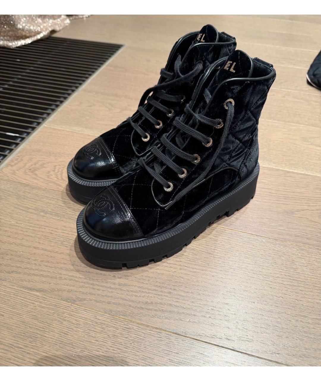CHANEL Черные бархатные ботинки, фото 3