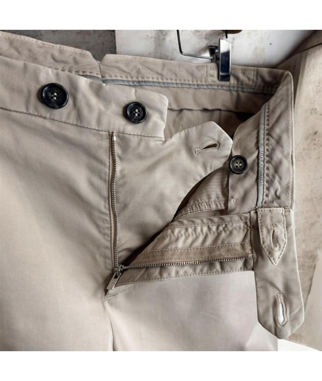 BRUNELLO CUCINELLI Бежевые хлопко-эластановые брюки чинос, фото 7