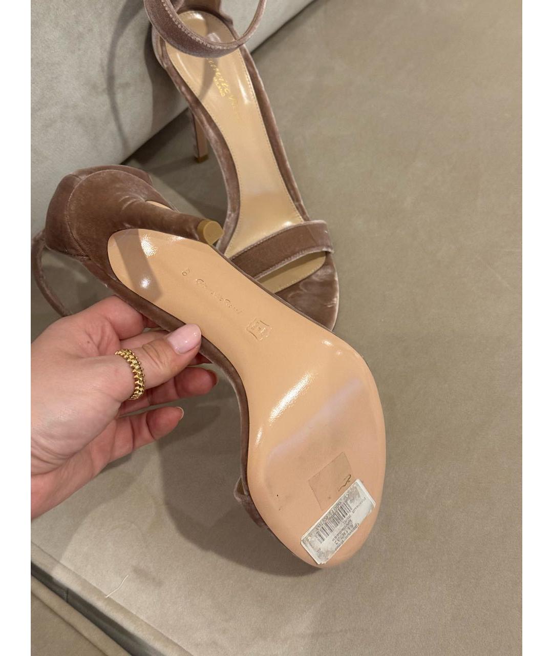 GIANVITO ROSSI Розовые бархатные босоножки, фото 6