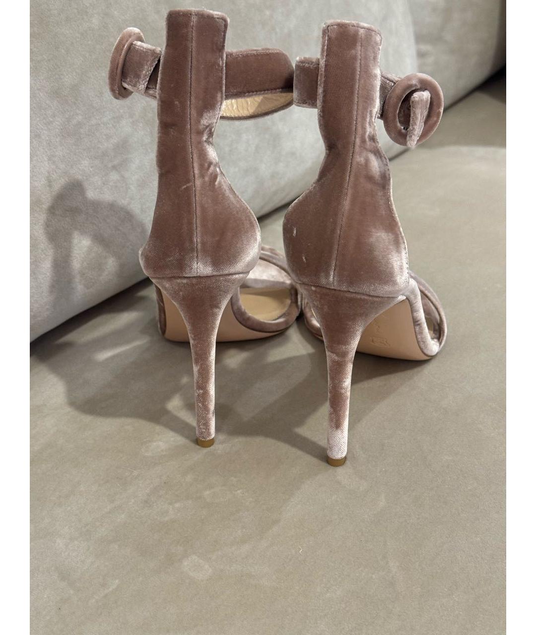 GIANVITO ROSSI Розовые бархатные босоножки, фото 8
