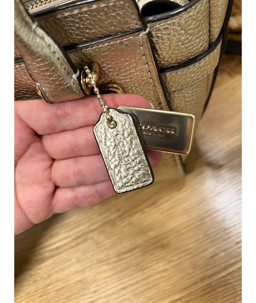 COACH Золотая кожаная сумка с короткими ручками, фото 5