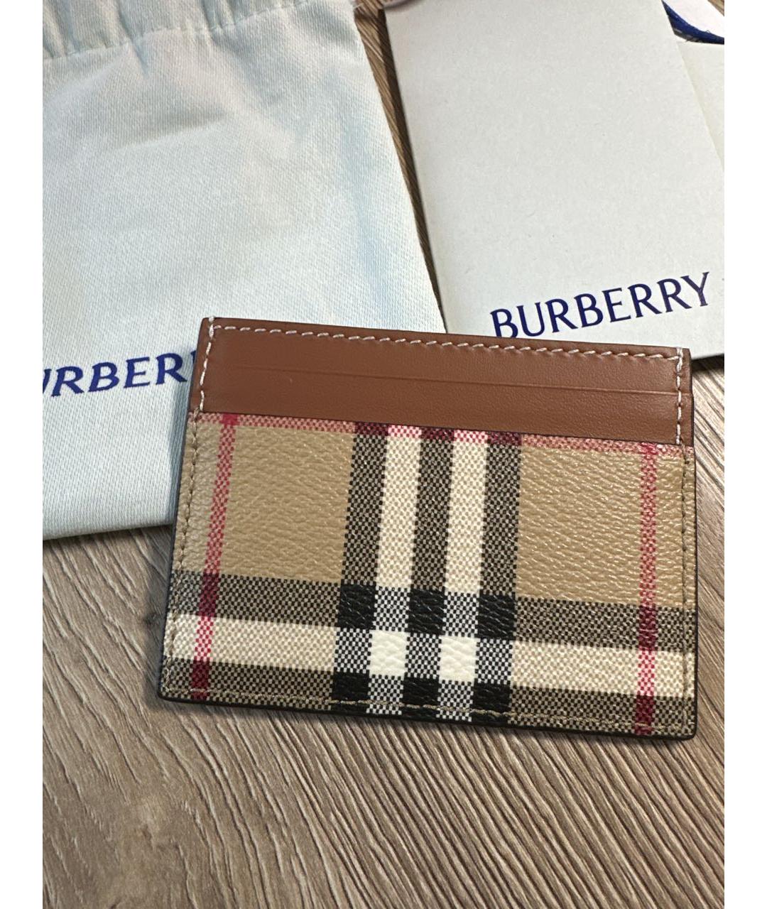 BURBERRY Бежевый кожаный кардхолдер, фото 2