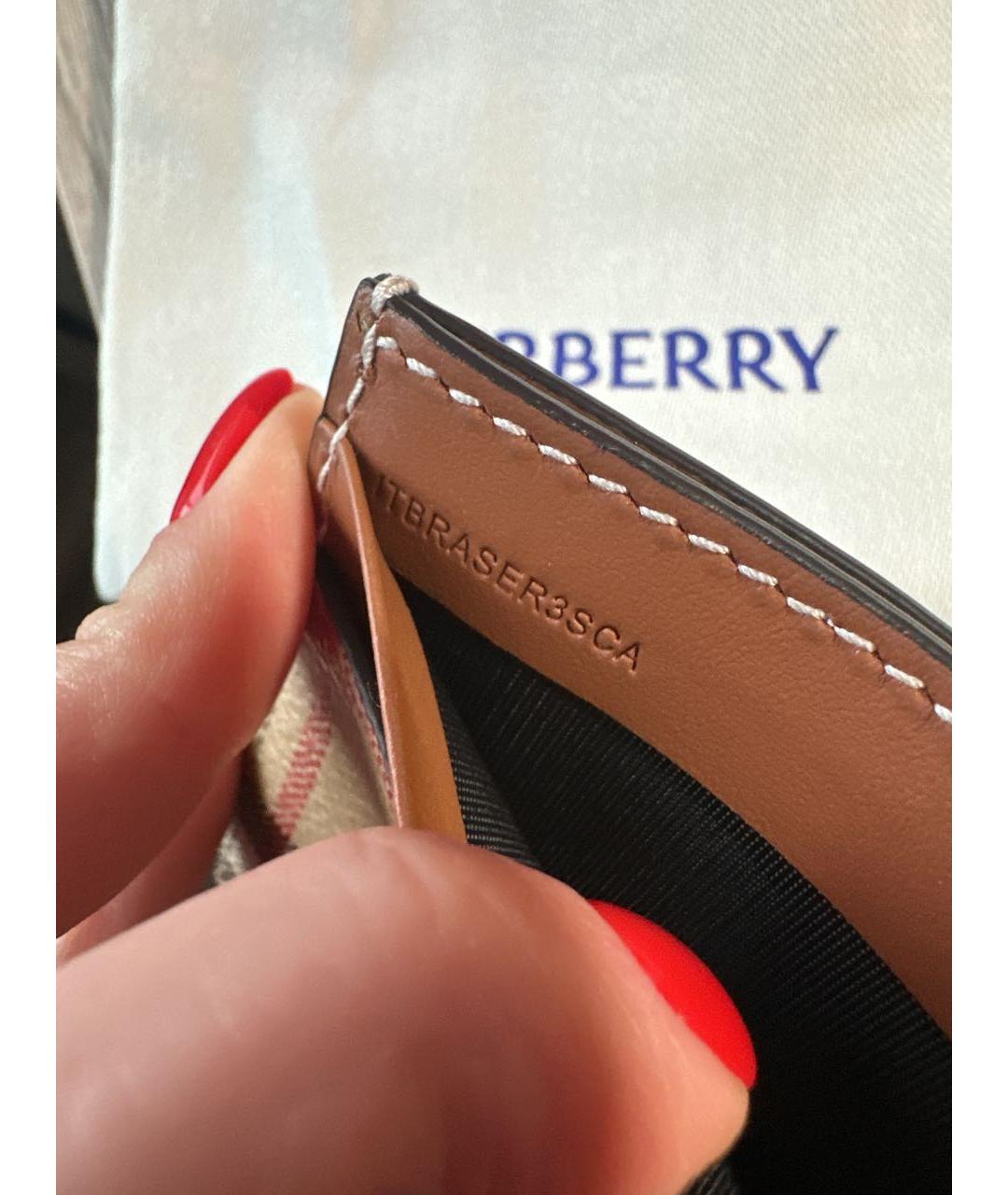 BURBERRY Бежевый кожаный кардхолдер, фото 3