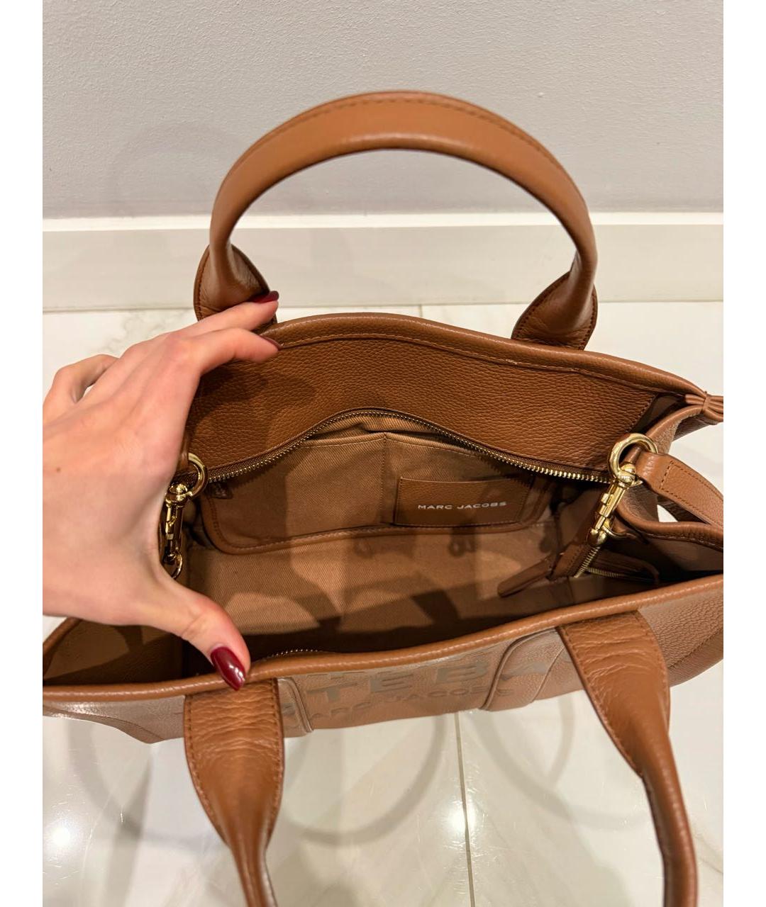 MARC JACOBS Коричневая кожаная сумка тоут, фото 4