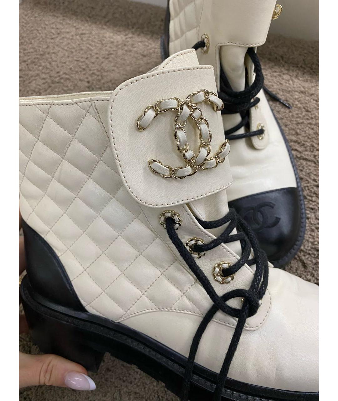CHANEL PRE-OWNED Белые кожаные ботинки, фото 6