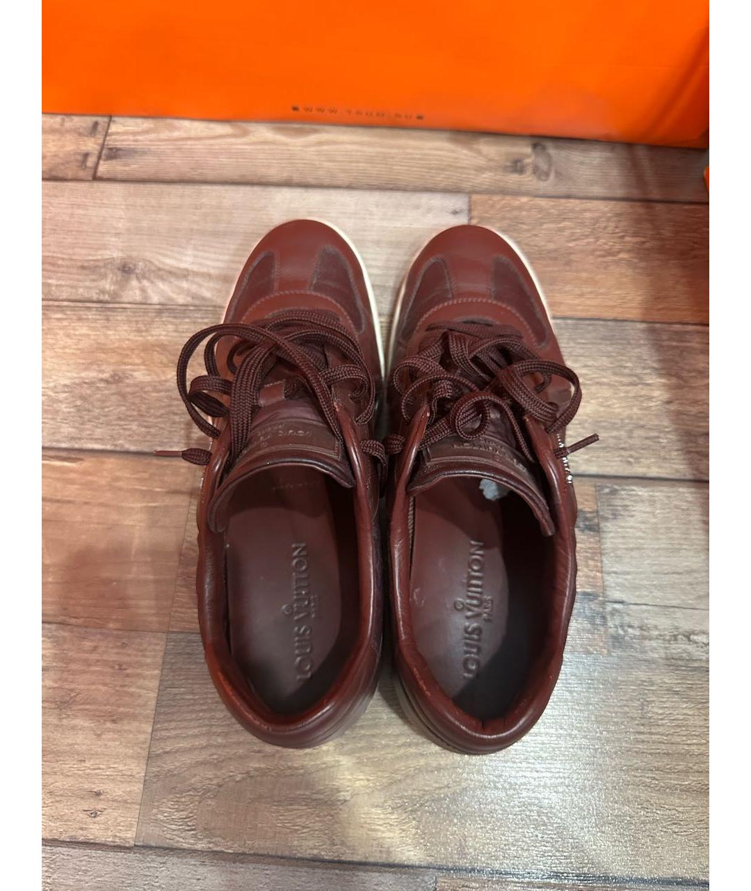 LOUIS VUITTON Бордовые кожаные низкие кроссовки / кеды, фото 5