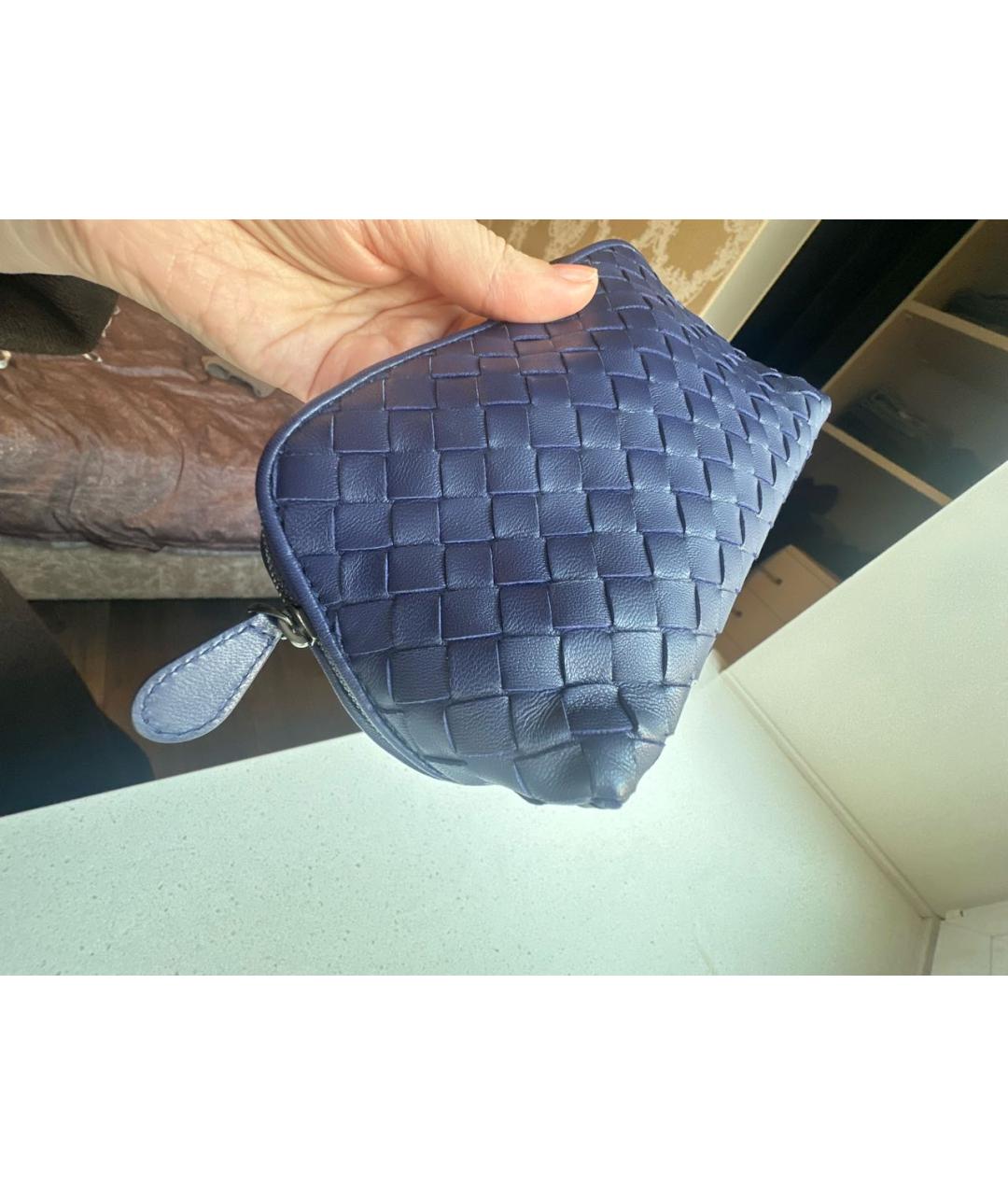 BOTTEGA VENETA Темно-синяя кожаная косметичка, фото 6