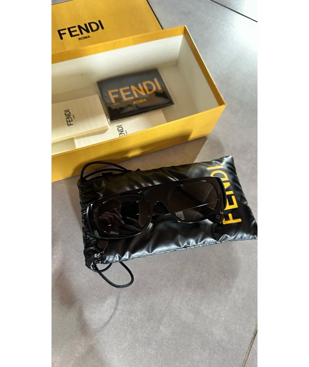 FENDI Черные пластиковые солнцезащитные очки, фото 3