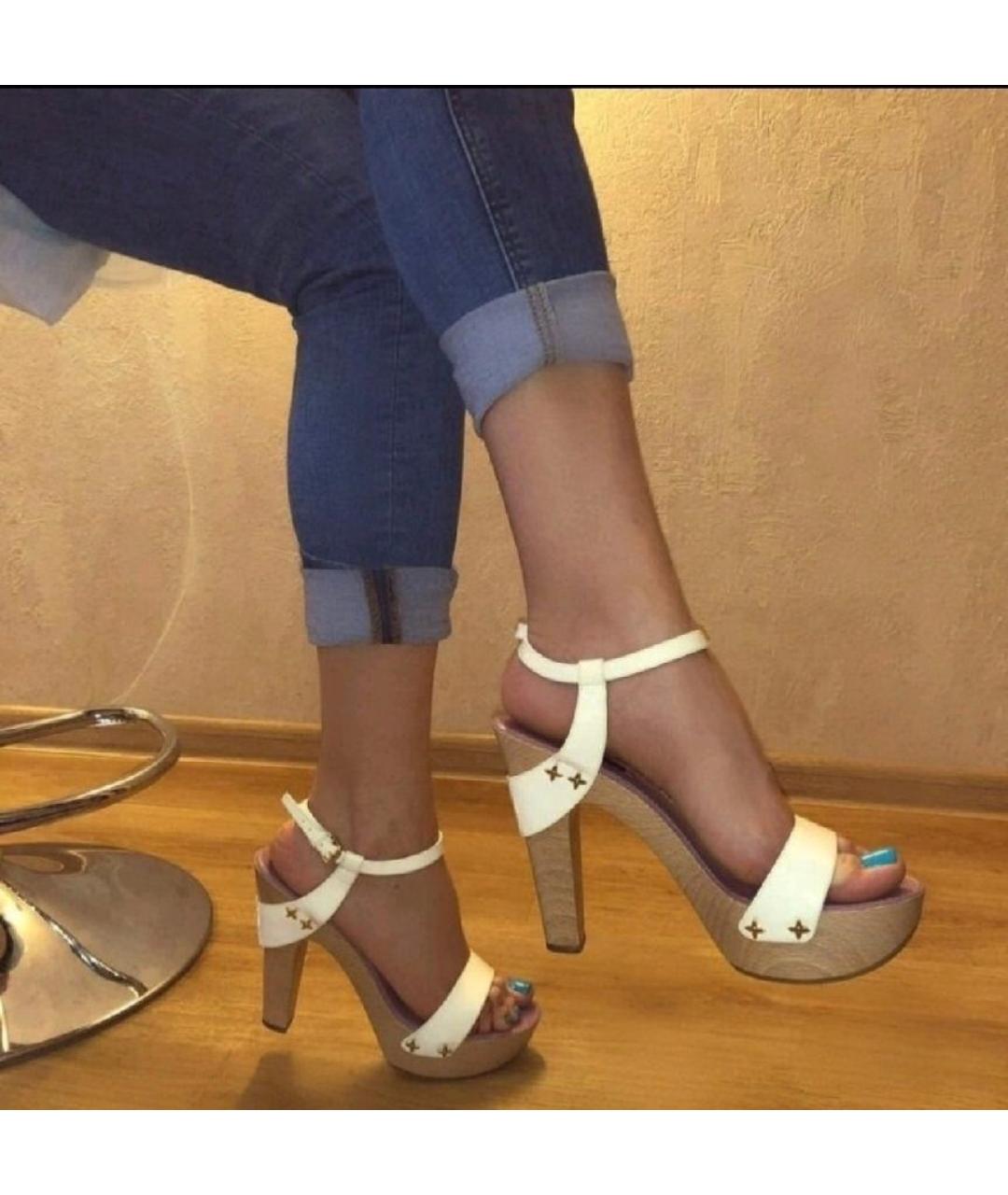 LOUIS VUITTON Бежевые босоножки, фото 2