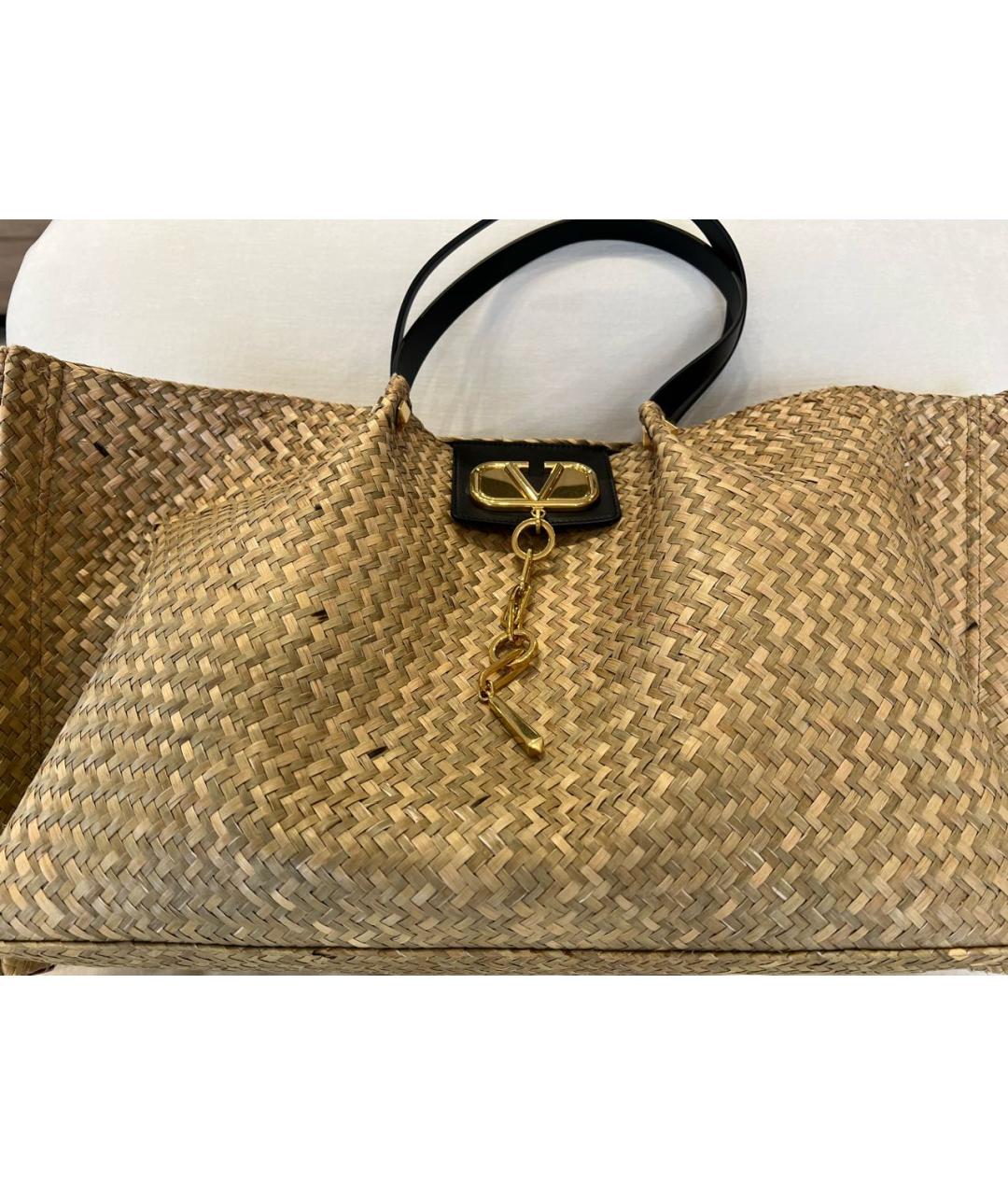 VALENTINO Бежевая пелетеная сумка тоут, фото 2