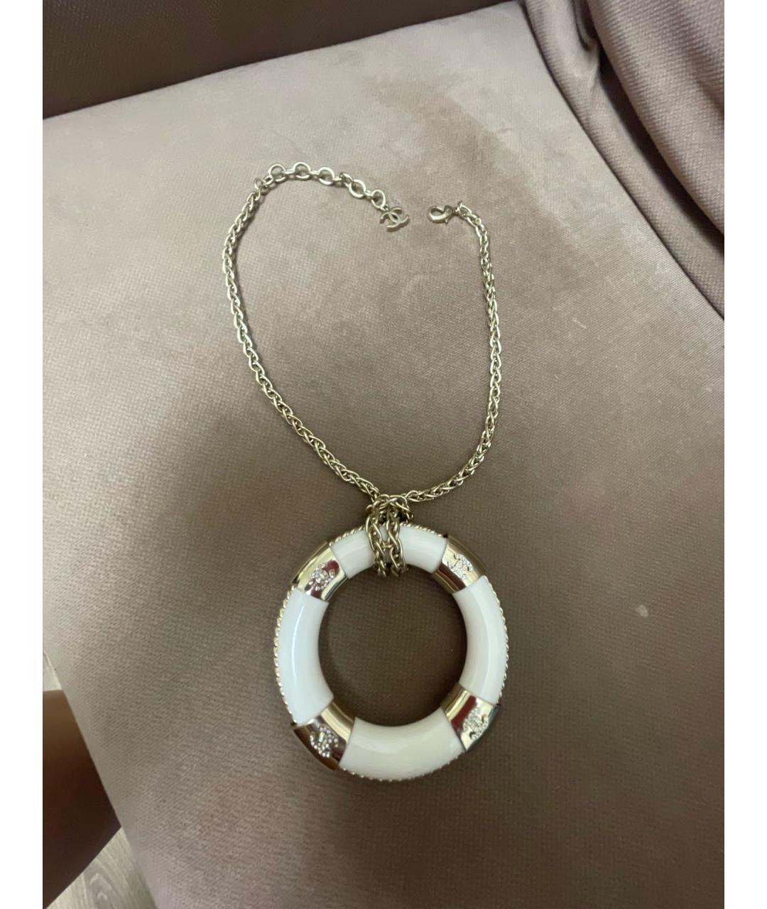 CHANEL Белая металлическая подвеска, фото 5