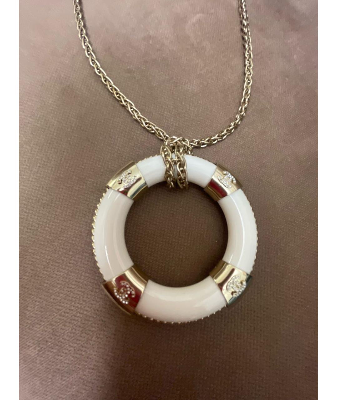 CHANEL Белая металлическая подвеска, фото 4