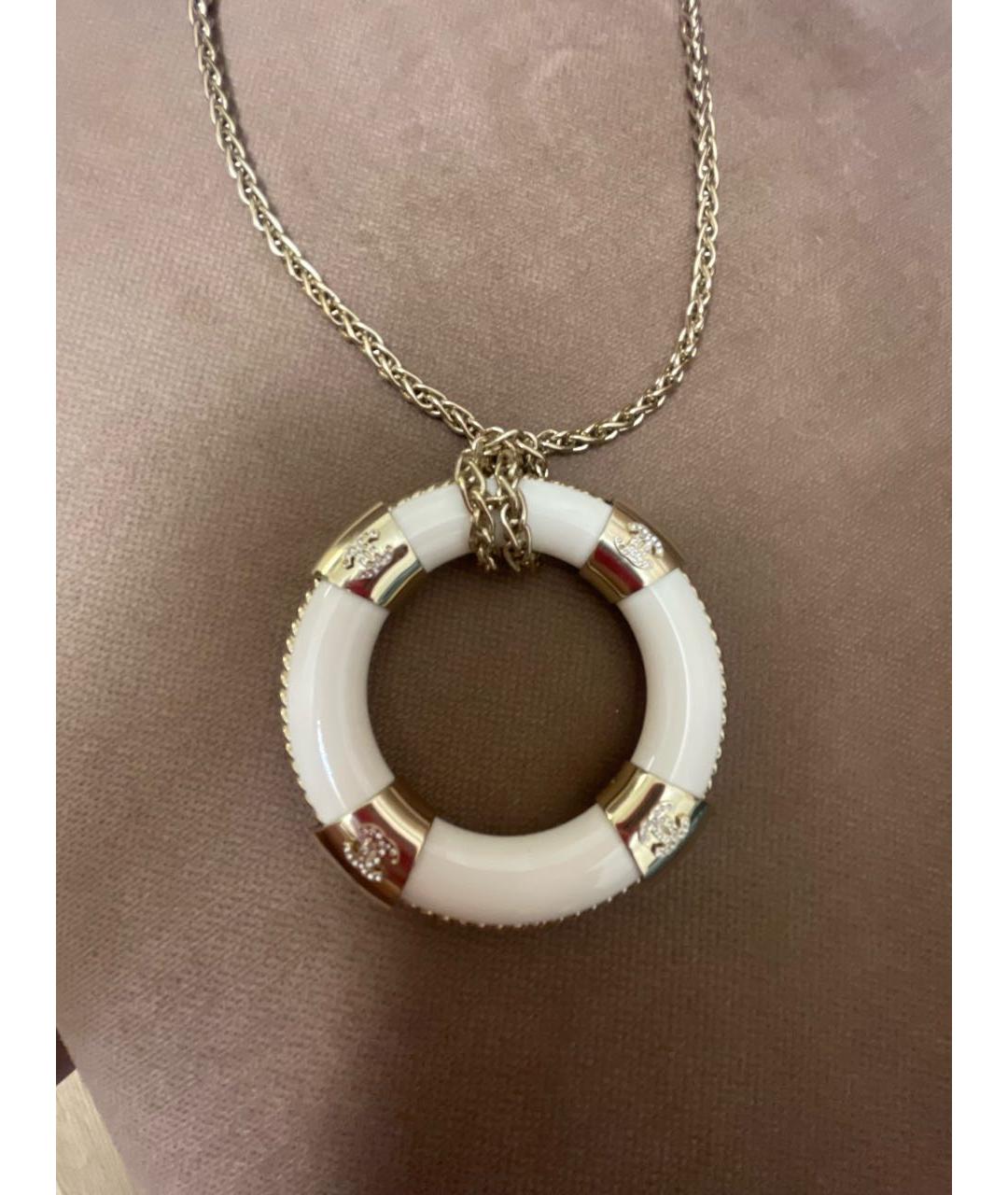 CHANEL Белая металлическая подвеска, фото 2