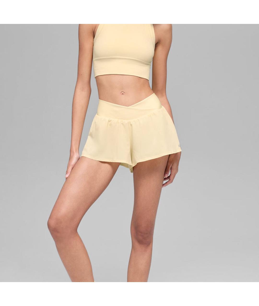 ALO YOGA Желтые полиэстеровые спортивные брюки и шорты, фото 3