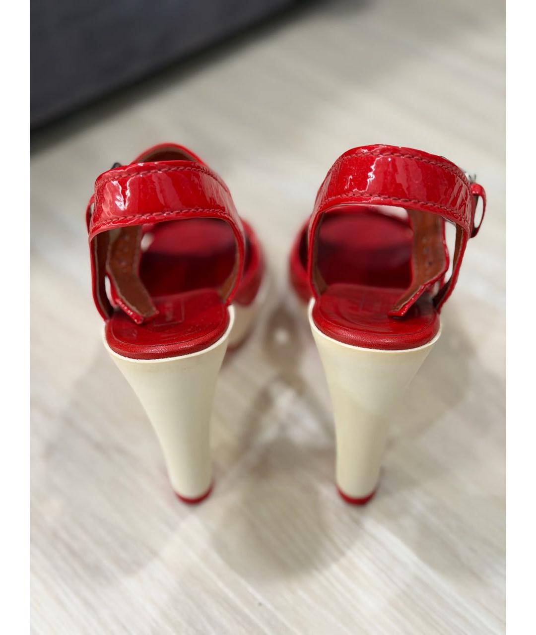 MARC BY MARC JACOBS Красные босоножки из лакированной кожи, фото 4