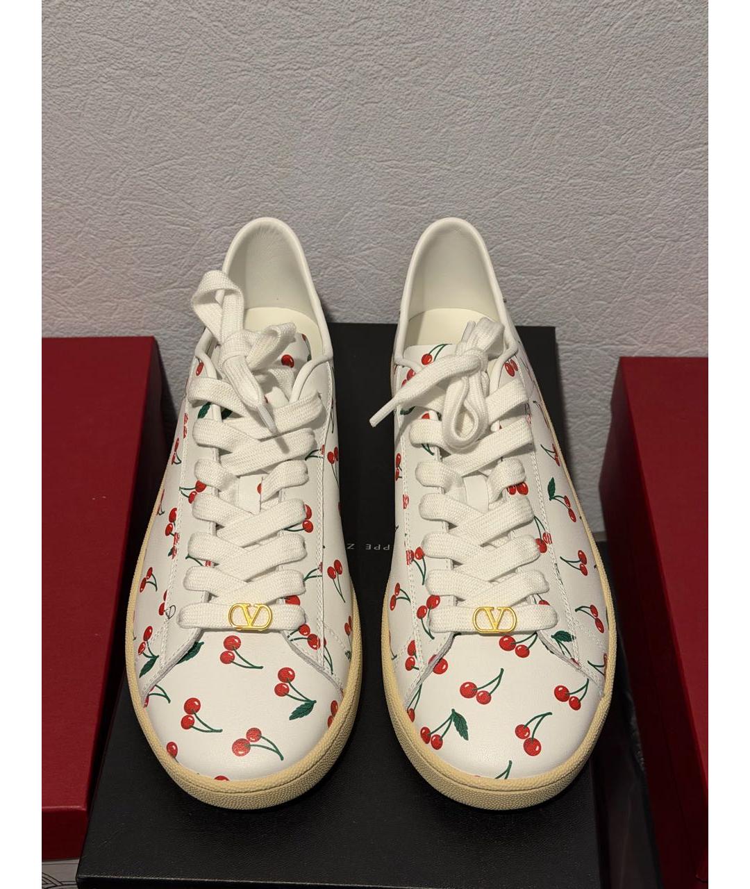 VALENTINO Белые кожаные низкие кроссовки / кеды, фото 2