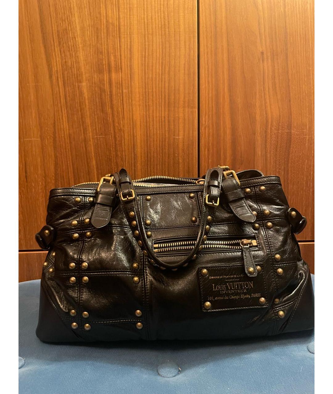 LOUIS VUITTON Черная кожаная сумка с короткими ручками, фото 3