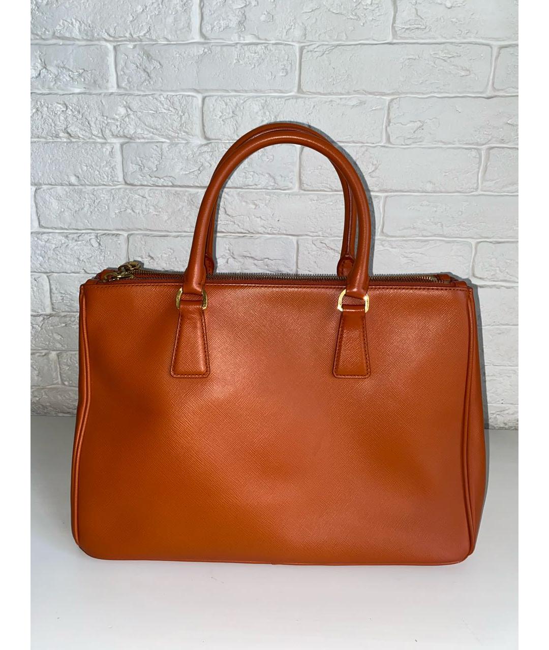 PRADA Оранжевая кожаная сумка с короткими ручками, фото 2