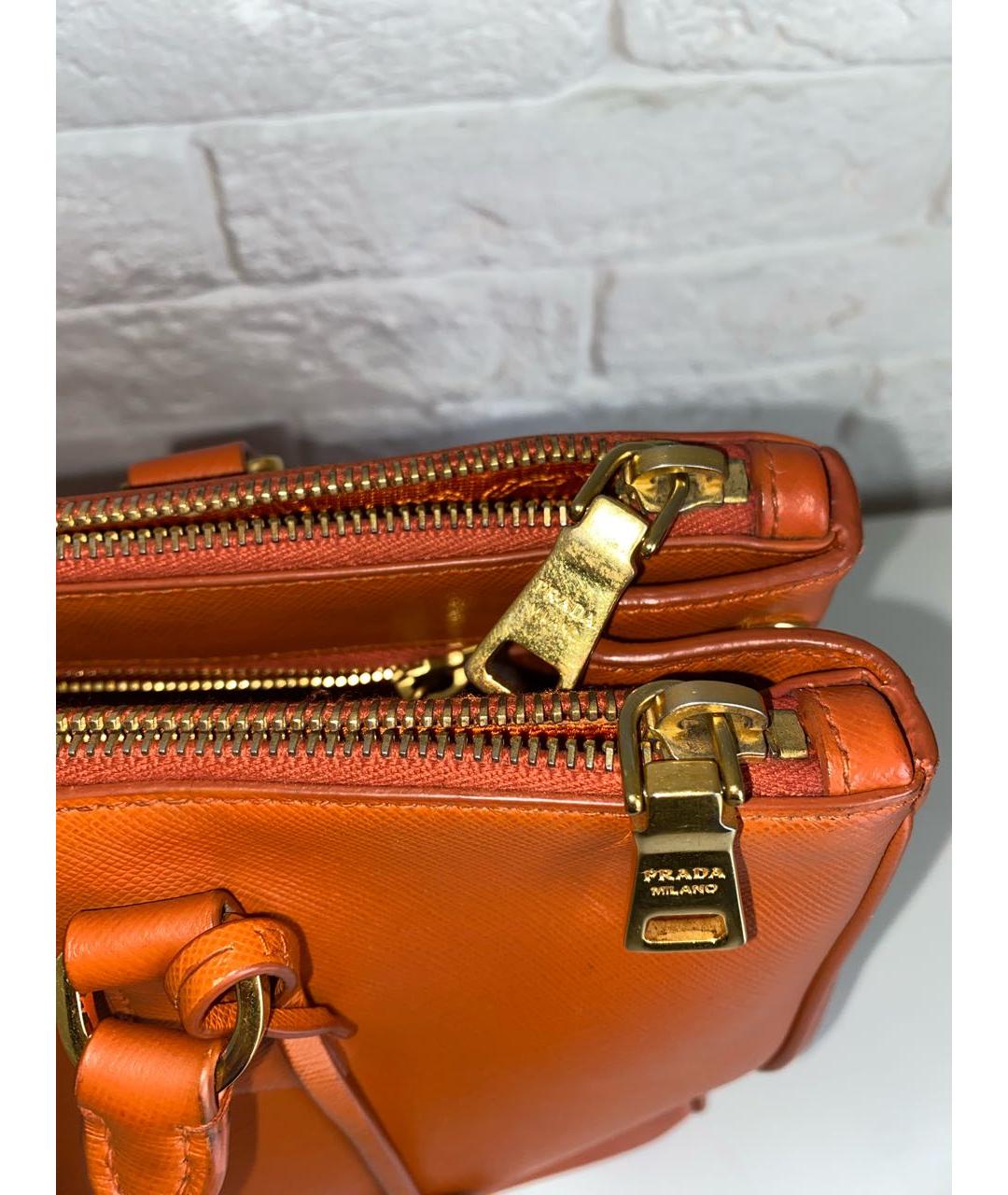 PRADA Оранжевая кожаная сумка с короткими ручками, фото 8