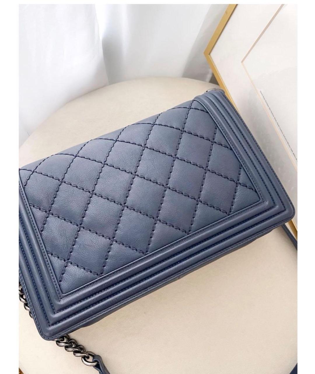 CHANEL Темно-синяя кожаная сумка через плечо, фото 3