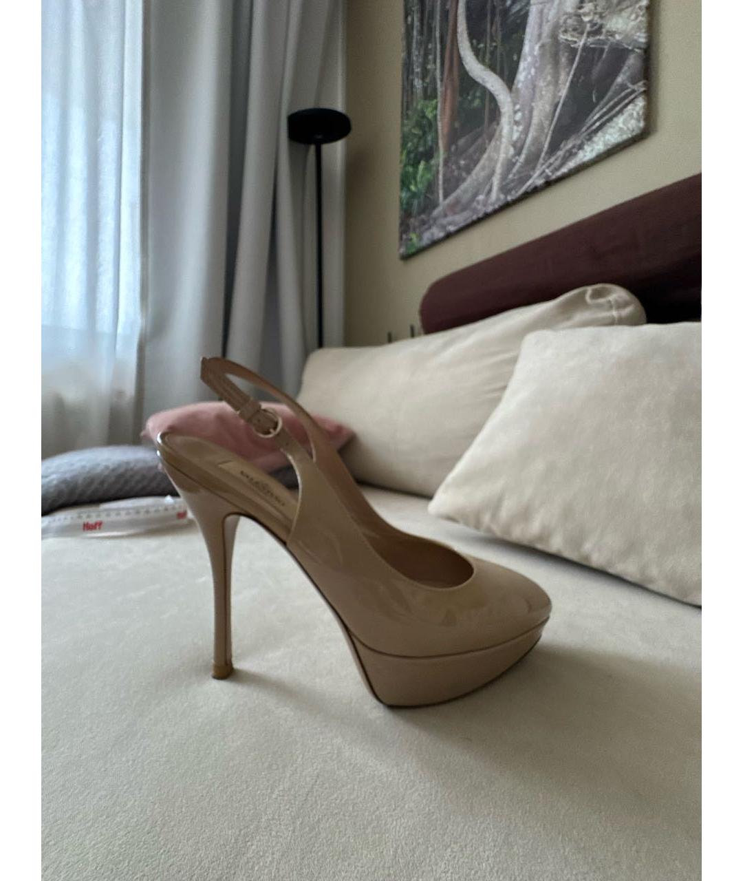 VALENTINO Бежевые туфли из лакированной кожи, фото 9
