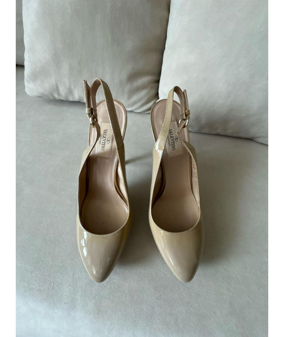 VALENTINO Бежевые туфли из лакированной кожи, фото 3