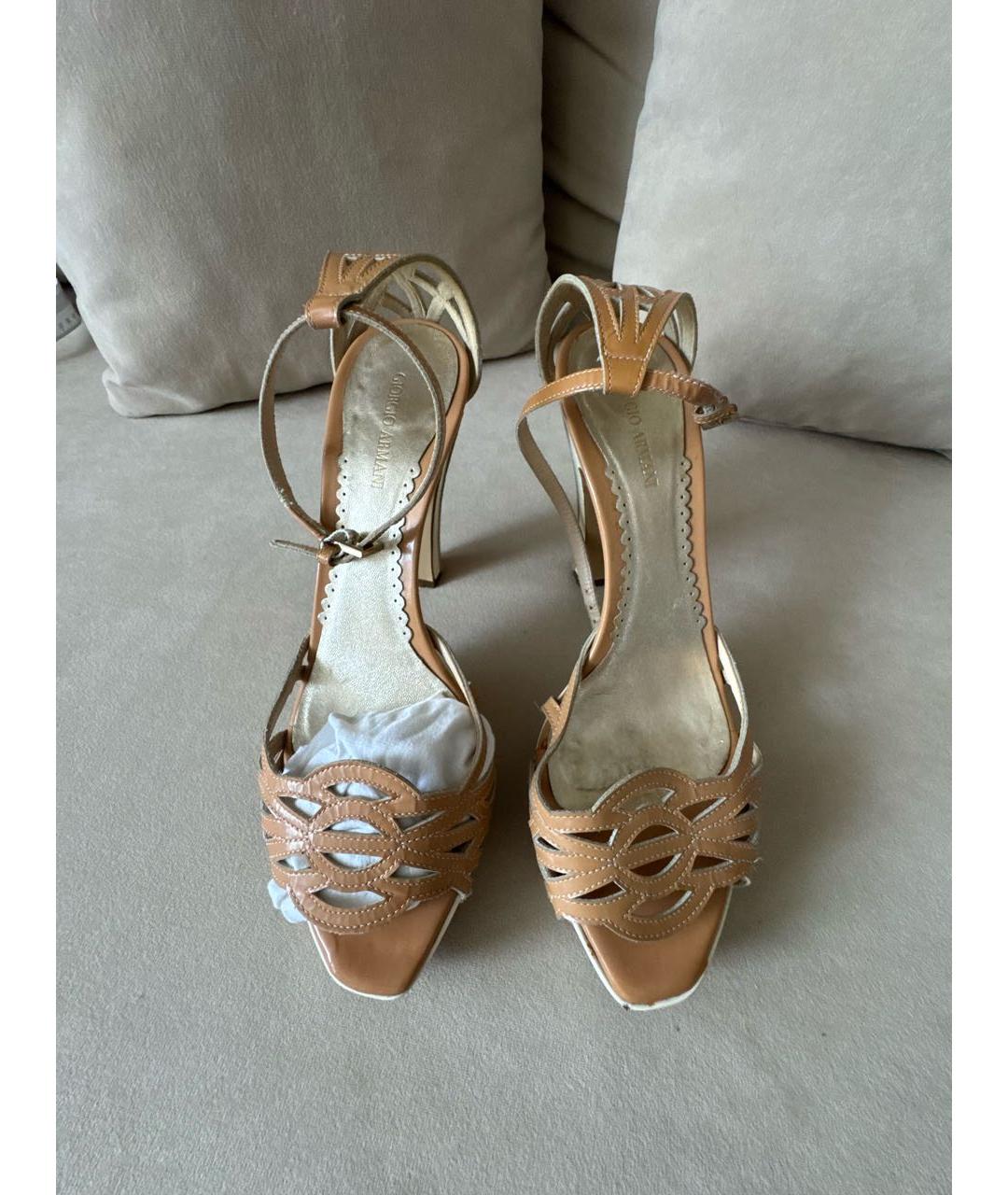 GIORGIO ARMANI Бежевые босоножки из лакированной кожи, фото 3