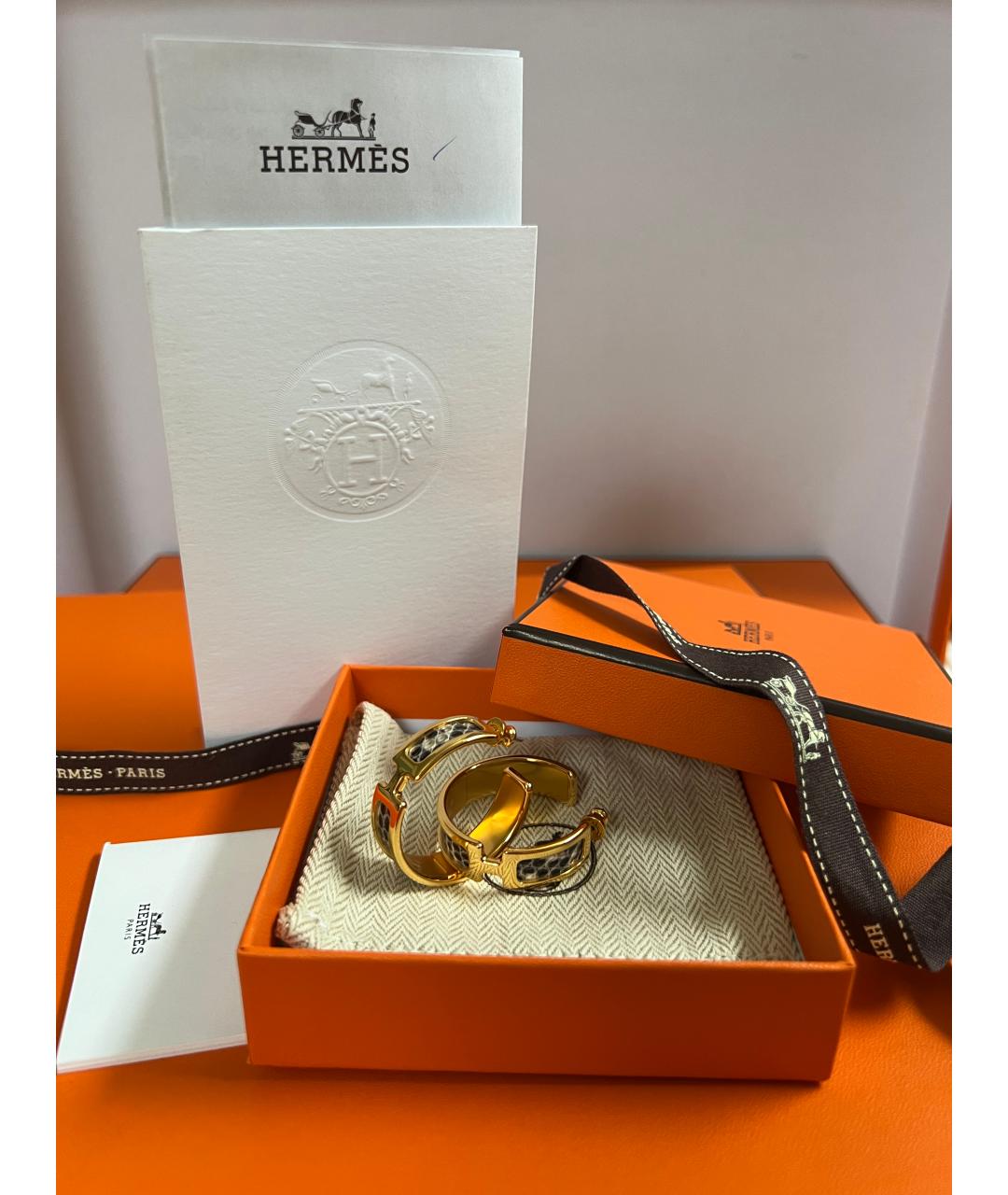 HERMES Золотые серьги из экзотической кожи, фото 3