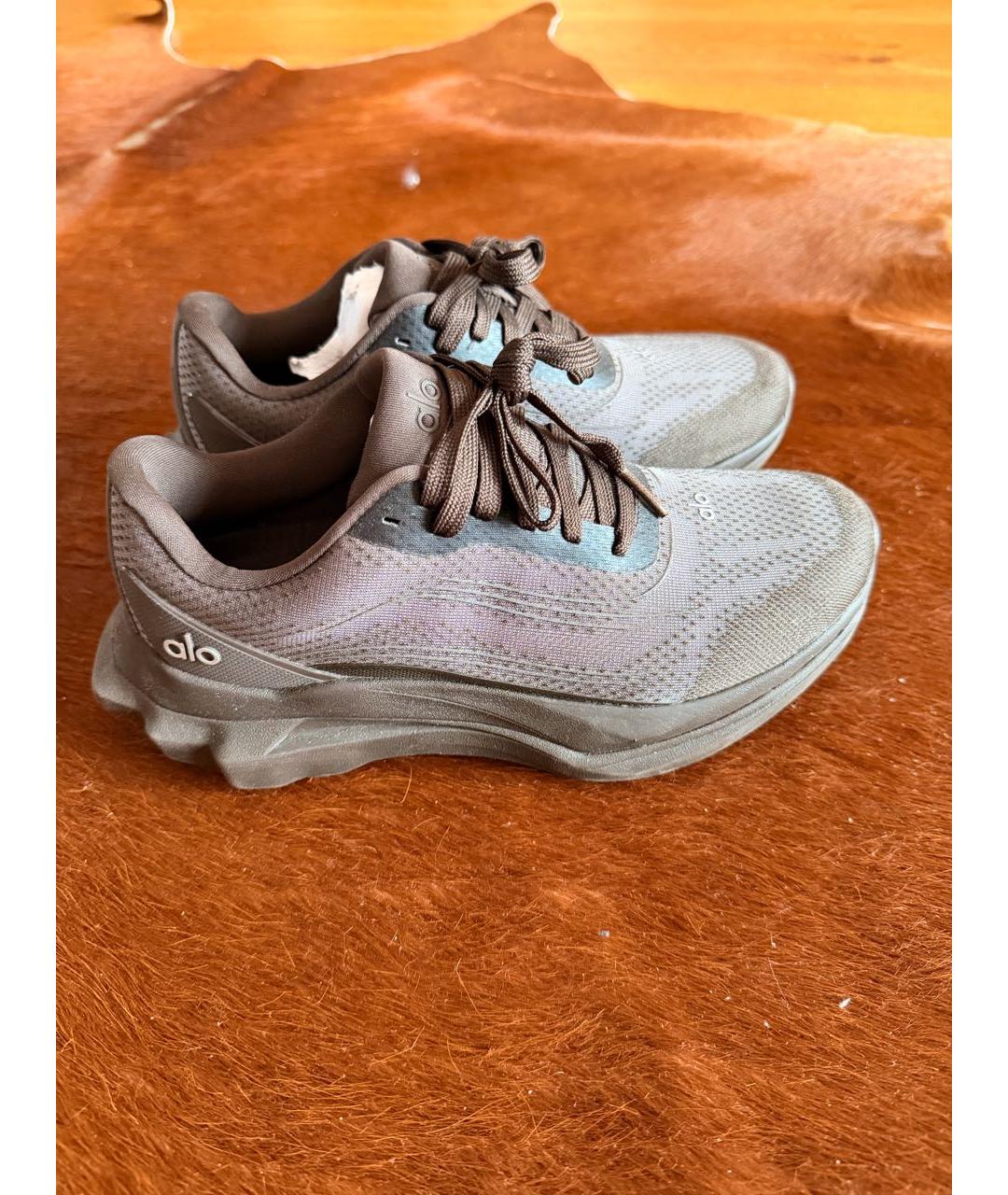 ALO YOGA Коричневые текстильные кроссовки, фото 2