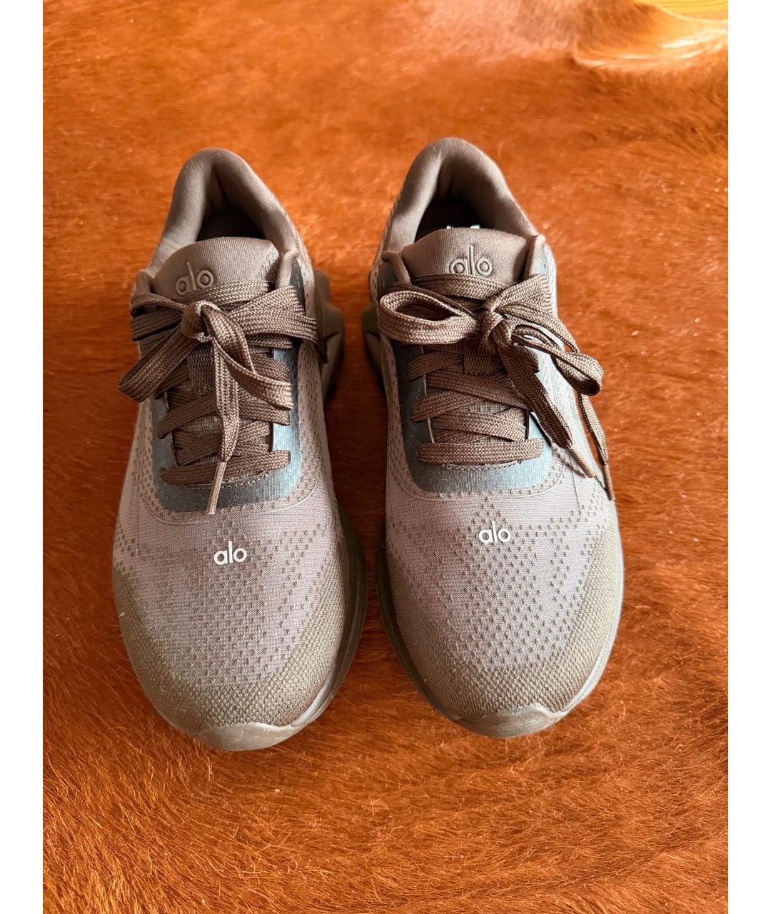 ALO YOGA Коричневые текстильные кроссовки, фото 3