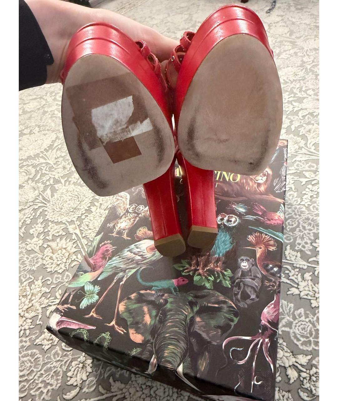 VALENTINO Красные кожаные босоножки, фото 3