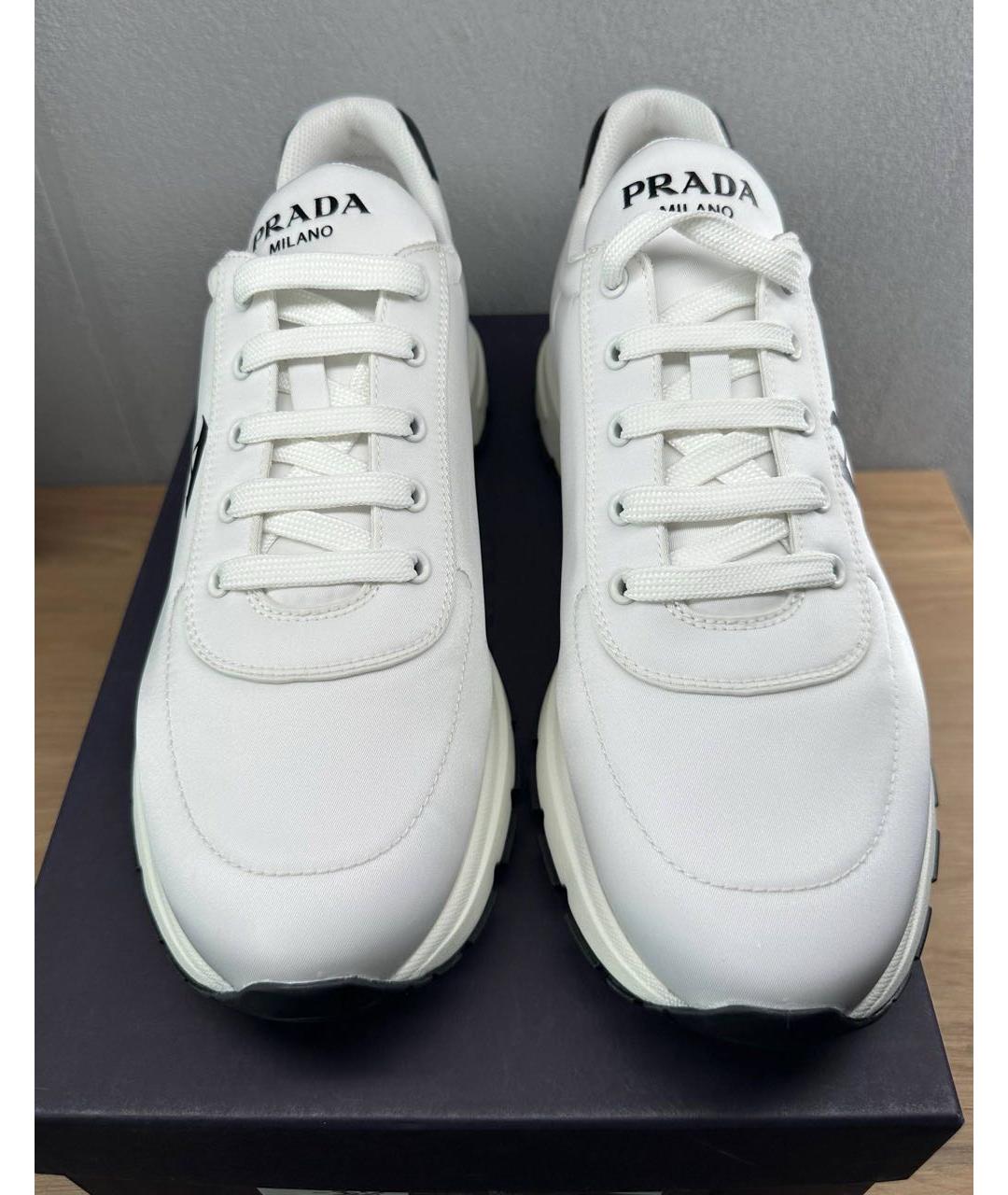 PRADA Белые кожаные низкие кроссовки / кеды, фото 2