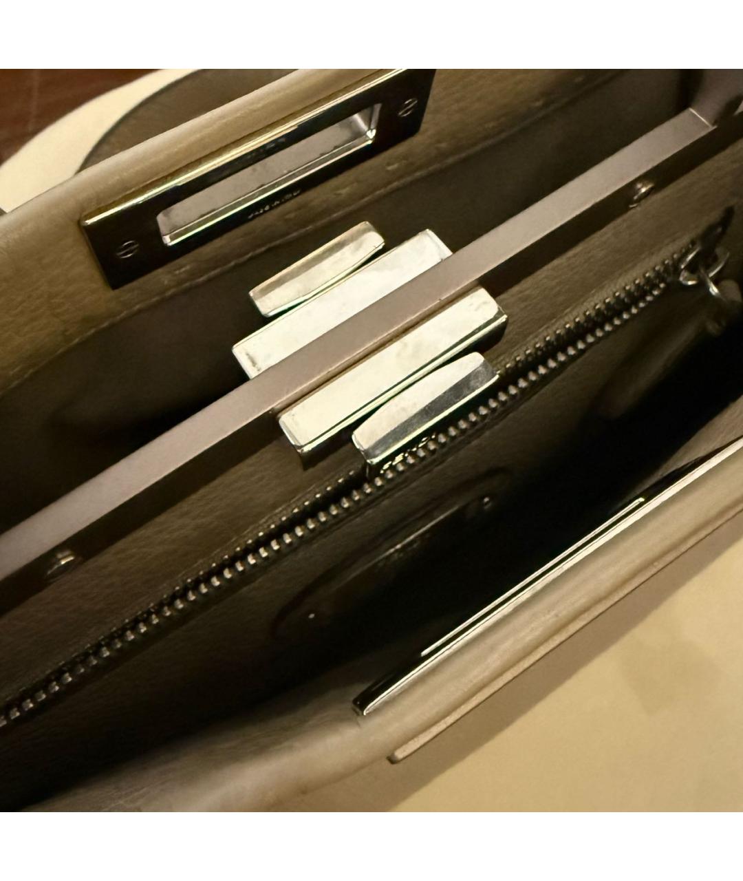 FENDI Серая кожаная сумка с короткими ручками, фото 4