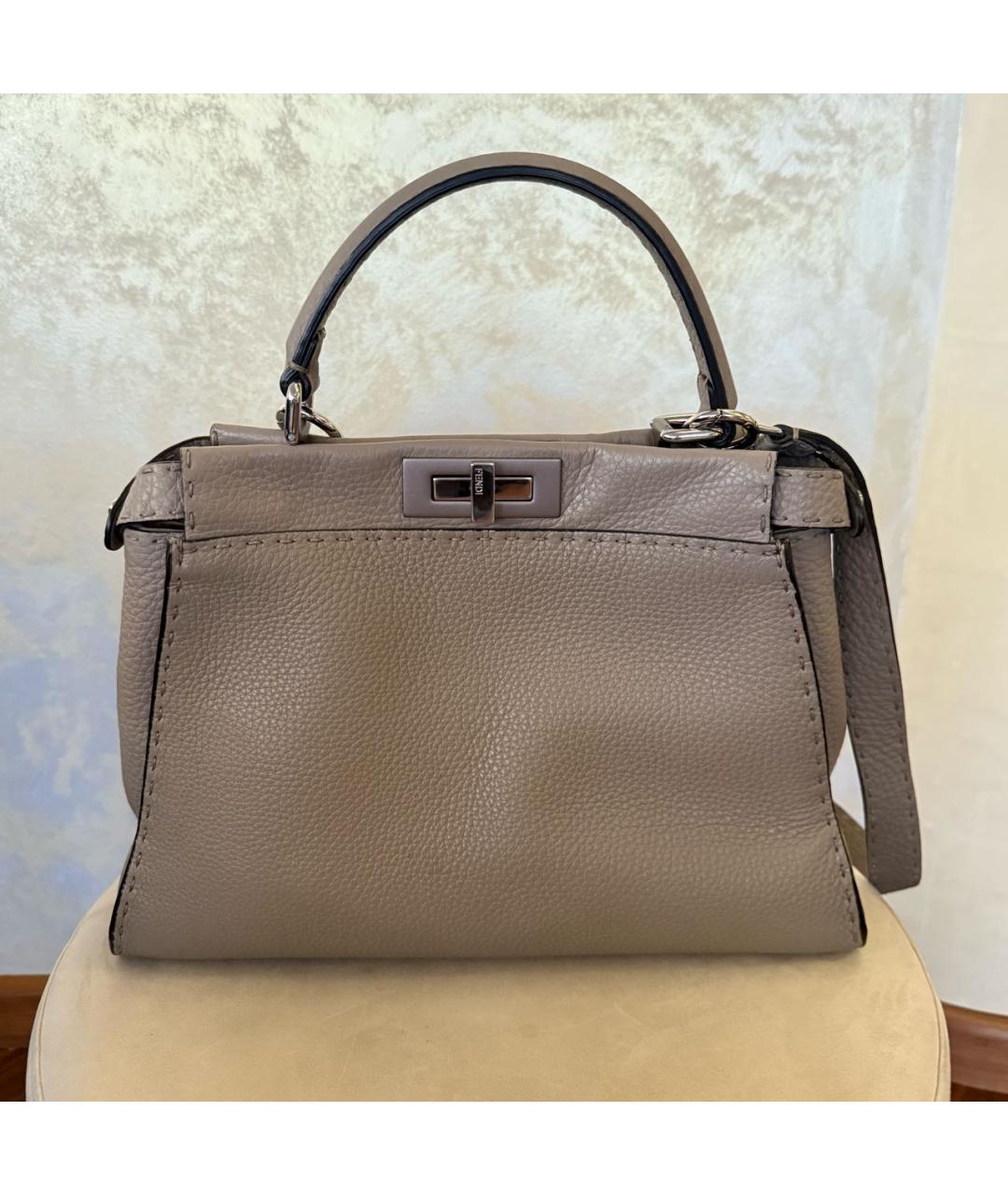 FENDI Серая кожаная сумка с короткими ручками, фото 6