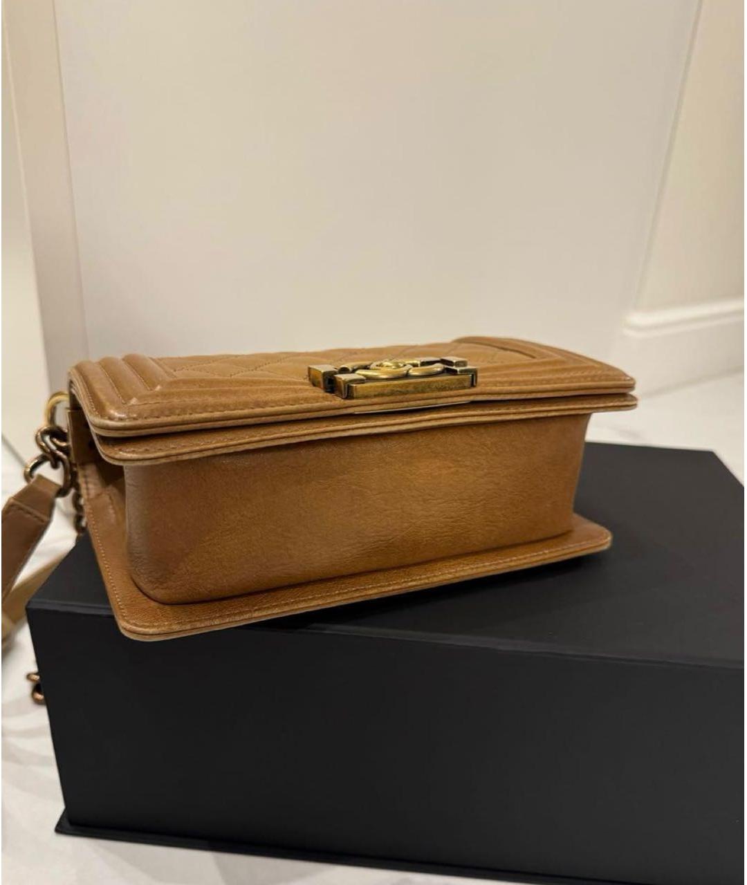 CHANEL Коричневая кожаная сумка через плечо, фото 5