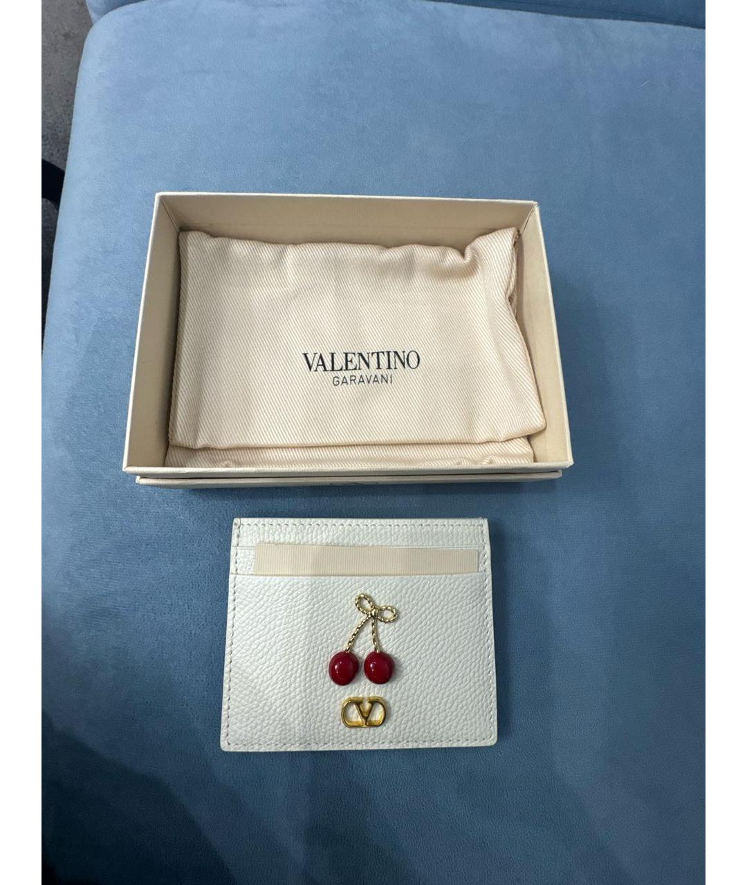 VALENTINO Бежевый кожаный кардхолдер, фото 2