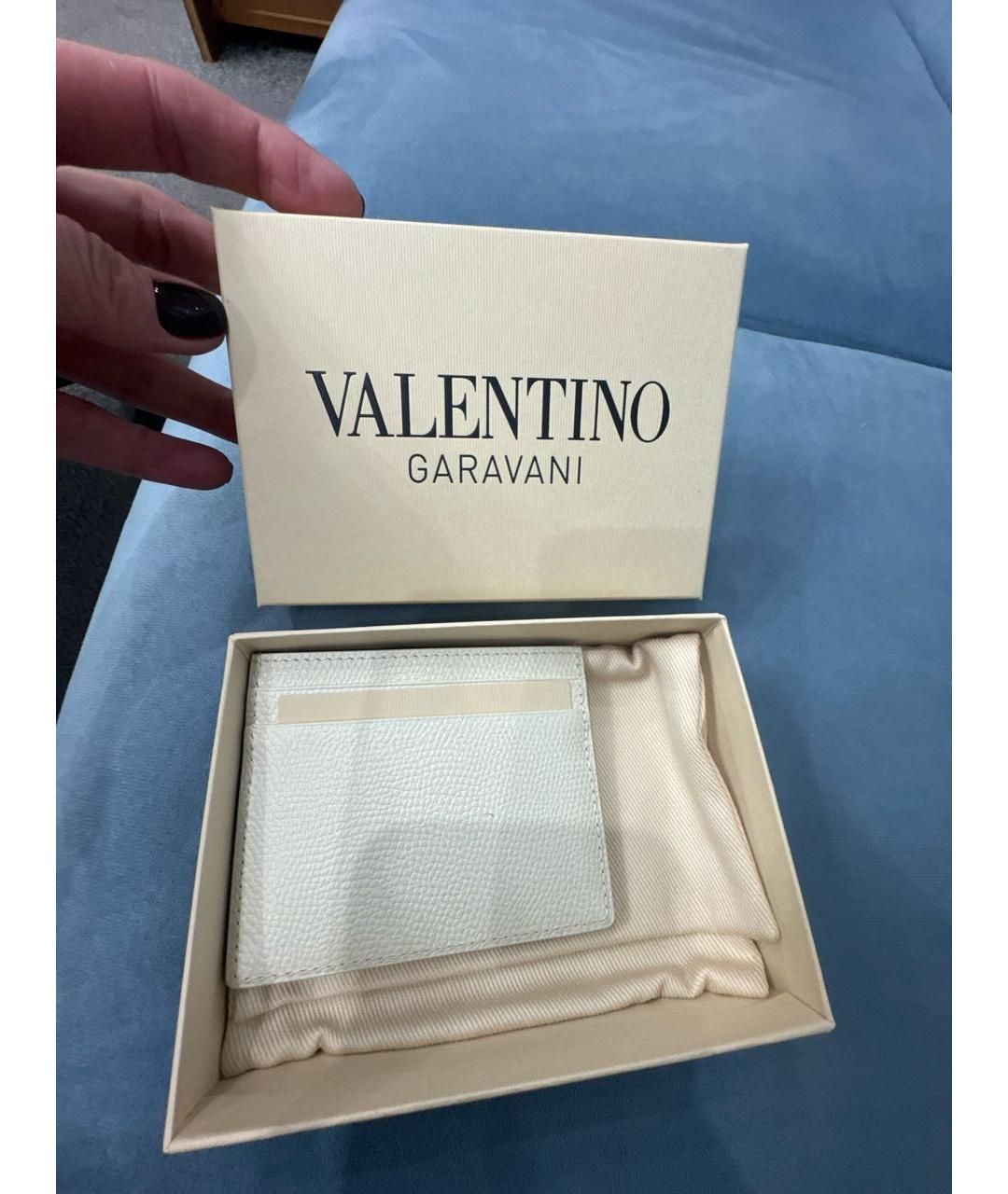 VALENTINO Бежевый кожаный кардхолдер, фото 4