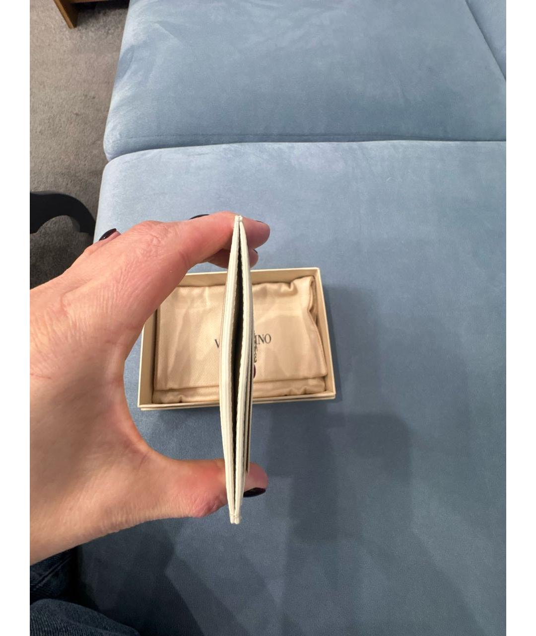 VALENTINO Бежевый кожаный кардхолдер, фото 3