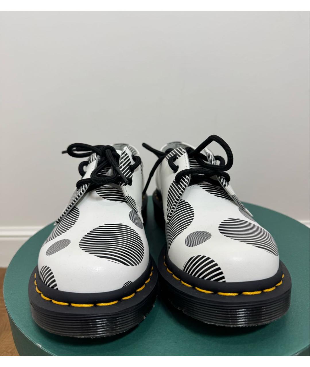 DR. MARTENS Белые кожаные брогги и оксфорды, фото 2