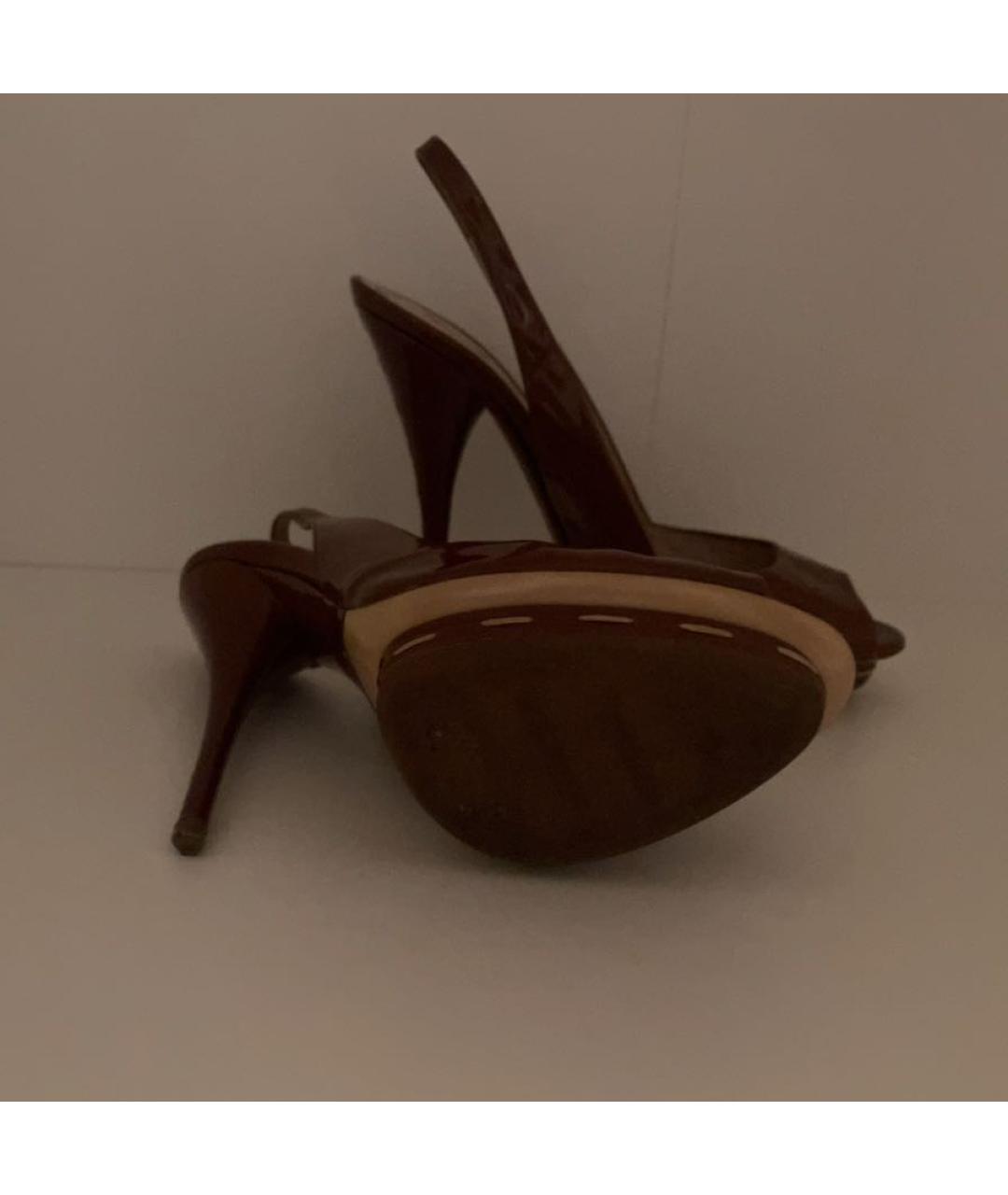 MIU MIU Коричневые босоножки из лакированной кожи, фото 4