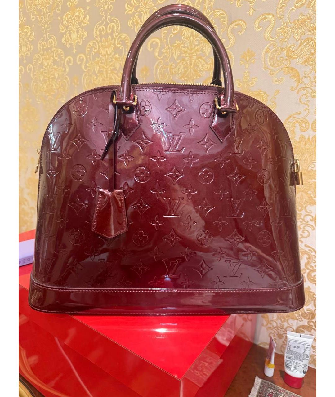 LOUIS VUITTON Бордовая сумка с короткими ручками из лакированной кожи, фото 3