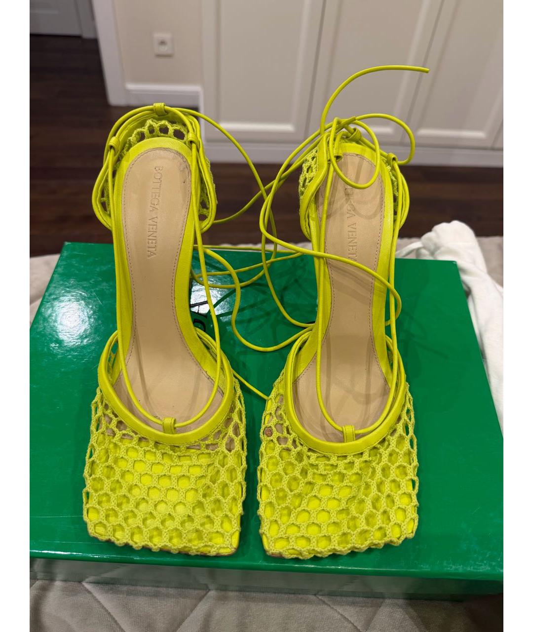 BOTTEGA VENETA Салатовые кожаные босоножки, фото 3